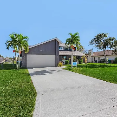 Villa Lux And Lavish - Cape Coral - Roelens Vacations